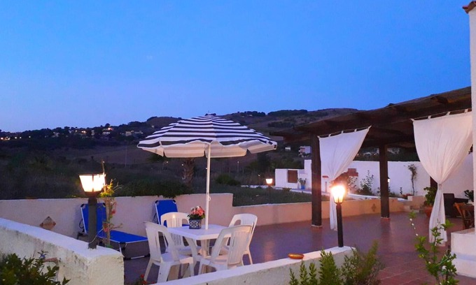 Buseto Palizzolo Chalet De Esquí | Homerez - Nice chalet for 4 ppl. with garden and terrace at Ballata