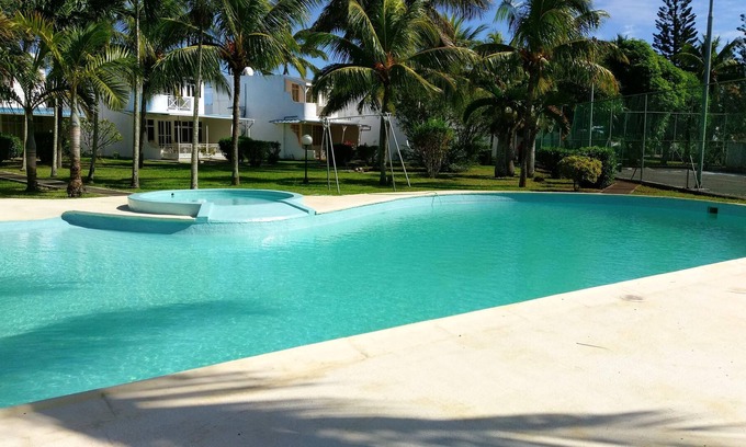 Pointe aux Biches Casa | Homerez - Casa para 7 pers. con piscina compartida y jardín en Trou-aux-Biches