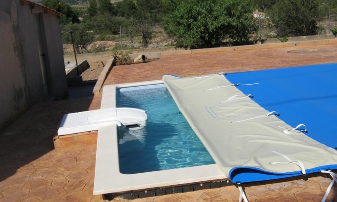 Lliria Villa | Homerez - Bonita villa para 6 pers. con piscina en Liria