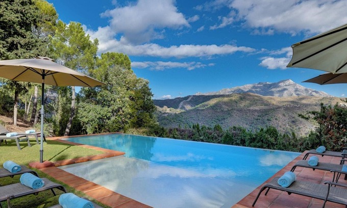 El Madronal Villa | Homerez - Villa paradisíaca en Benahavís con jacuzzi y piscina privada