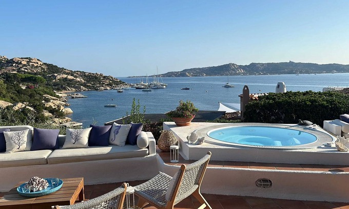 Porto Rafael Villa | Homerez - Villa pintoresca cerca de Porto Rafael con vista al mar