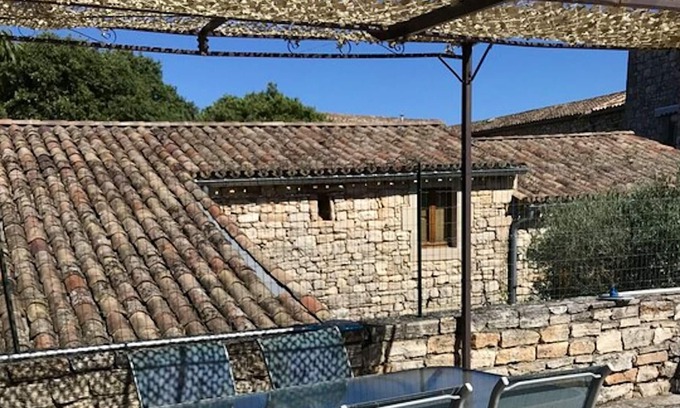Orgnac-l'Aven Casa | Homerez - Bonita propiedad para 5 pers. con piscina compartida en Orgnac-l'Aven