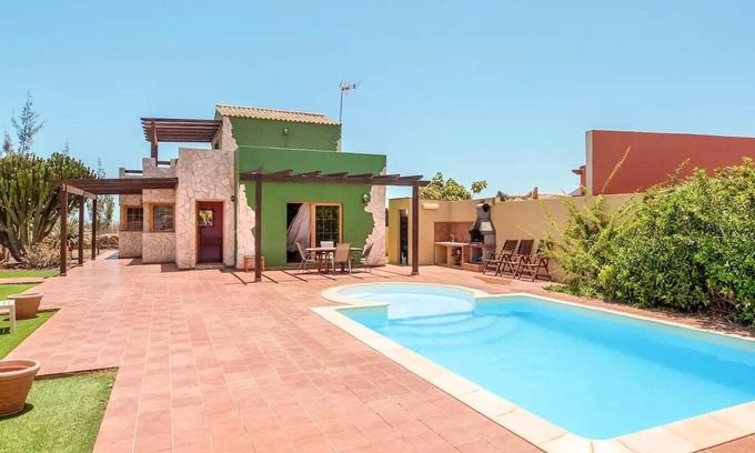 Casillas de Morales Villa | Homerez - Villa a 13 km de la playa para 7 pers. con piscina, jardín y terraza