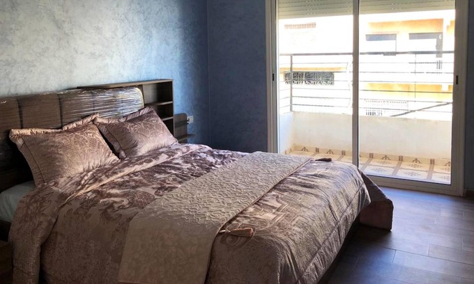 Nouaceur Apartamento | Homerez - Espacioso apartamento para 6 pers. con terraza y balcón en Nouasseur