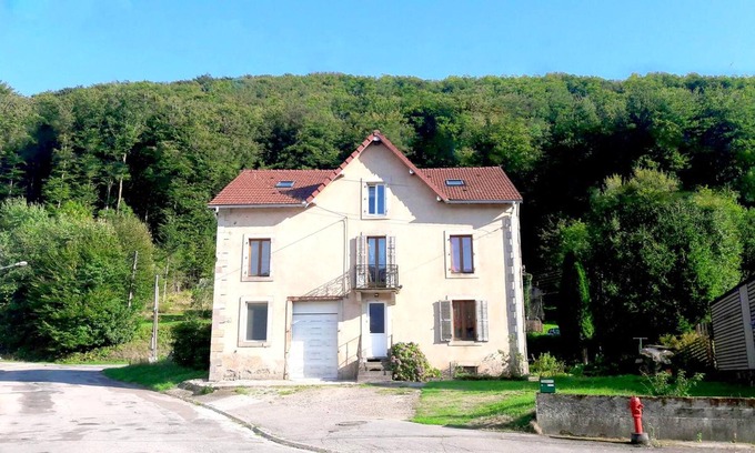 Le Val-d'Ajol Casa | Homerez - Espaciosa casa para 4 pers. con terraza en Le Val-d'Ajol