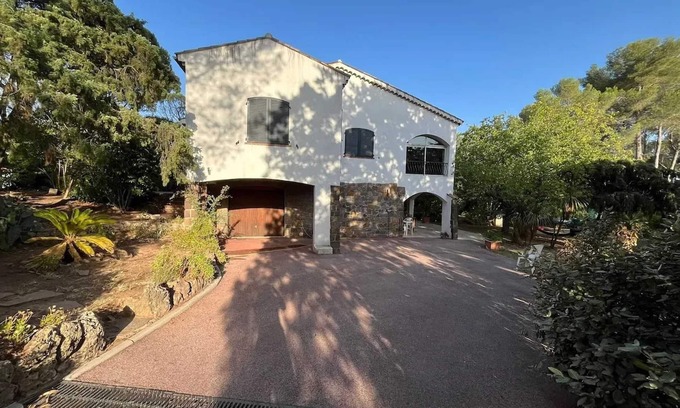 Valescure Casa | Homerez - Casa espaciosa en Saint-Raphaël con terraza