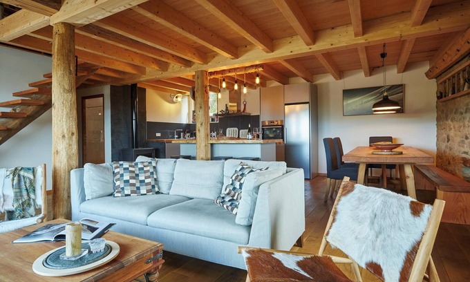 La Llagonne Casa | Homerez - Casa espaciosa, La Llagonne, vista a la montaña