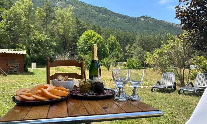 Castellane Casa | Homerez - Casa espaciosa en Castellane con jardín y vista a la montaña