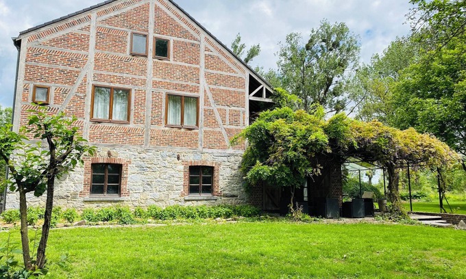 Eprave Casa | Homerez - Casa espaciosa en Rochefort con jardín y terraza privada