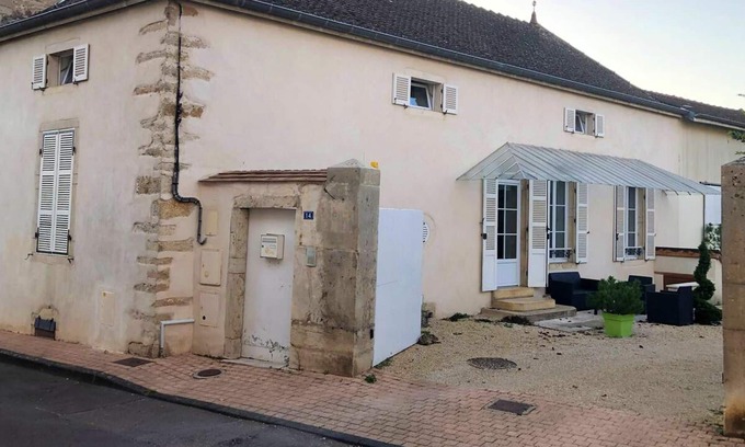 Meursault Casa | Homerez - Spacious house for 6 ppl. with garden and terrace at Meursault