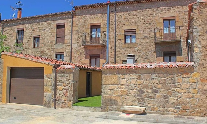 Vinuesa Casa | Homerez - Spacious House in Vinuesa with 160 m²