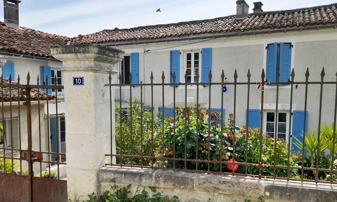 Archiac Casa | Homerez - Spacious house with garden and Wifi