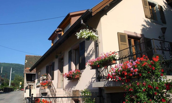 Wuenheim Casa | Homerez - Espaciosa casa para 7 pers. con terraza en Wuenheim