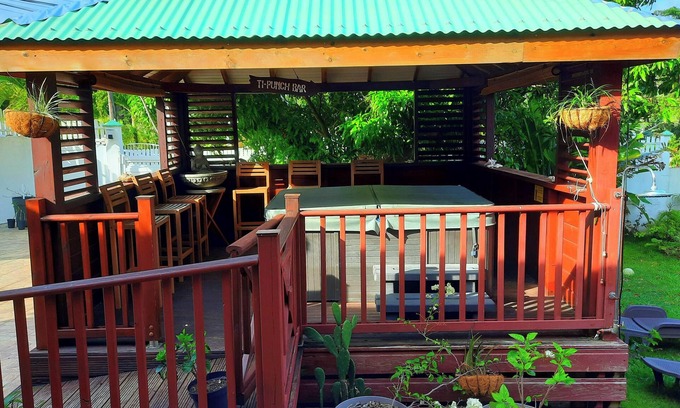 Cafeiere Casa | Homerez - Casa a 3 km de la playa para 8 pers. con jacuzzi y jardín en Deshaies