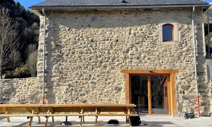 Guchen Casa | Homerez - Casa espaciosa en Guchen con jardín y barbacoa