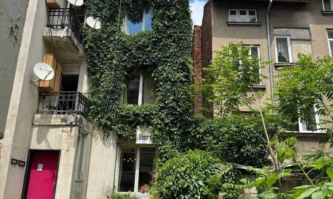 Sofia City Center Casa | Homerez - Casa Espaciosa en el Centro de Sofía con Jardín