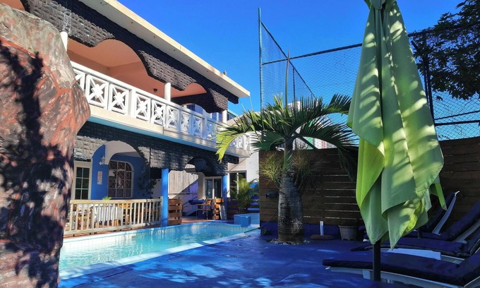 Belle Mare Villa | Homerez - Espaciosa Villa en Quatre Cocos