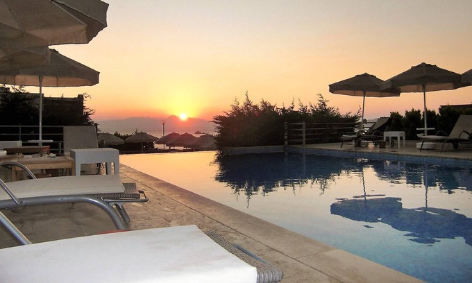 Turgutreis Villa | Homerez - Villa a 800 m de la playa para 6 pers. con piscina compartida y jardín