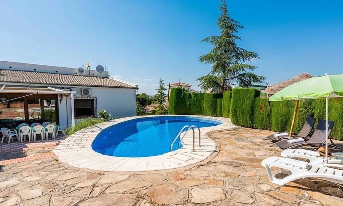 Barrio de la Vega Villa | Homerez - Villa espaciosa con piscina privada en Monachil