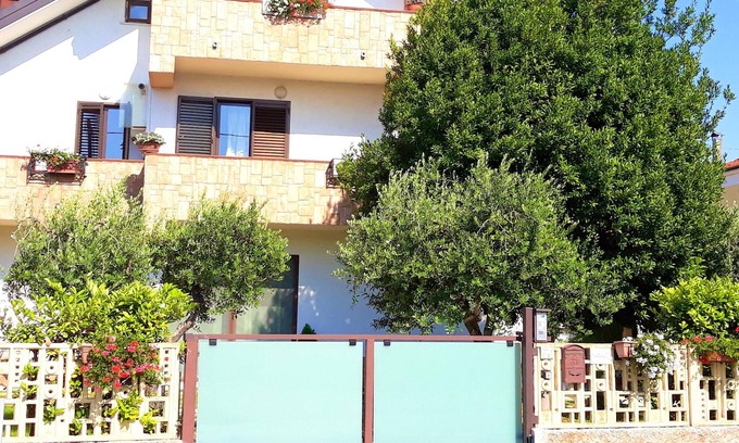 Canosa Sannita Apartamento | Homerez - Estudio a 10 km de la playa para 2 pers. con jardín en Canosa Sannita