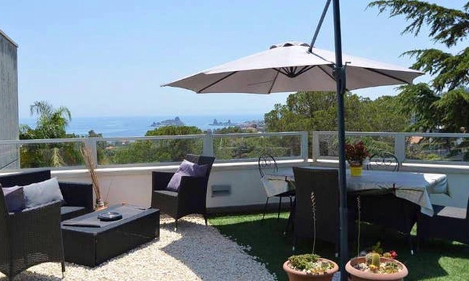 Capo Mulini Apartamento | Homerez - Estudio a 15 km de la playa para 2 pers. con vistas al mar en Acireale