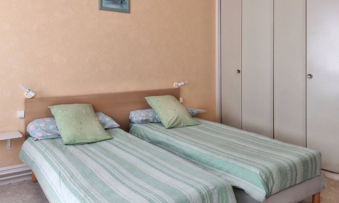 Neris-les-Bains Apartamento | Homerez - Estudio en Néris-les-Bains