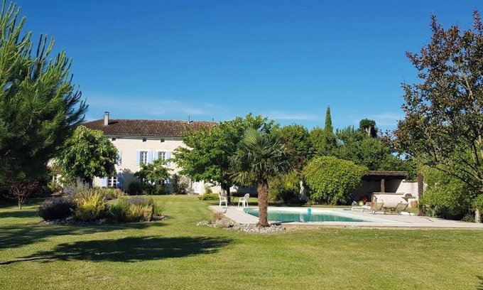 Saint-Palais-du-Ne Villa | Homerez - Villa en Saint-Palais-du-Né