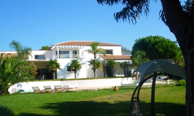 Cabestany Villa | Homerez - Villa a 10 km de la playa para 8 pers. con piscina, jacuzzi y jardín