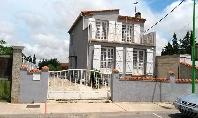 Pia Villa | Homerez - Villa a 5 km de la playa para 8 pers. con piscina y jardín en Pia