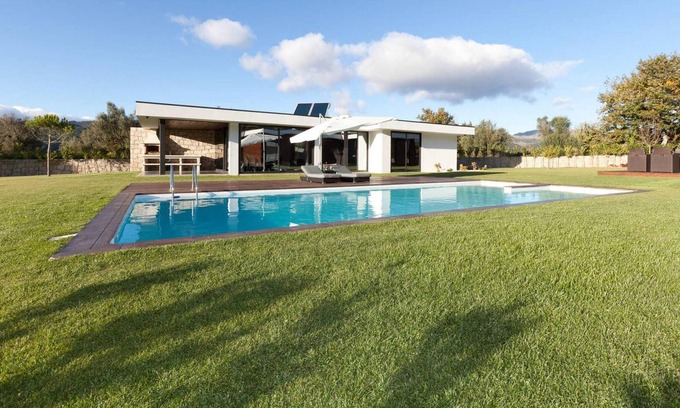 Vieira do Minho Villa | Homerez - Villa for 8 ppl. with swimming-pool and jacuzzi at Vieira do Minho