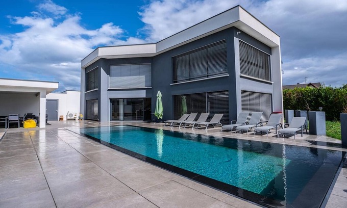 Raedersheim Villa | Homerez - Villa para 10 pers. con piscina, jacuzzi y jardín en Raedersheim