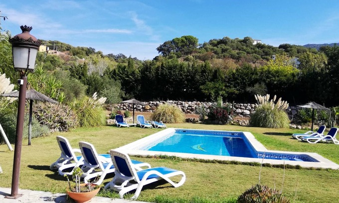 Ubrique Villa | Homerez - Grande villa para 16 pers. con piscina, jardín y terraza en Ubrique
