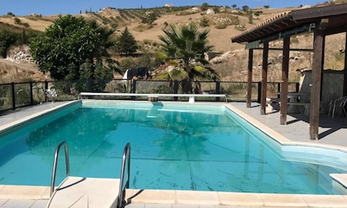 Bivona Villa | Homerez - Villa para 8 pers. con piscina, jacuzzi, jardín y terraza en Bivona