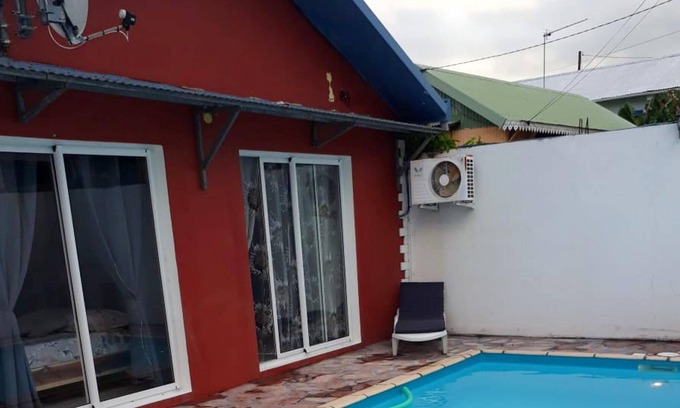 La Riviere Saint-Louis Villa | Homerez - Bonita villa para 8 pers. con piscina, jardín y terraza en La Rivière