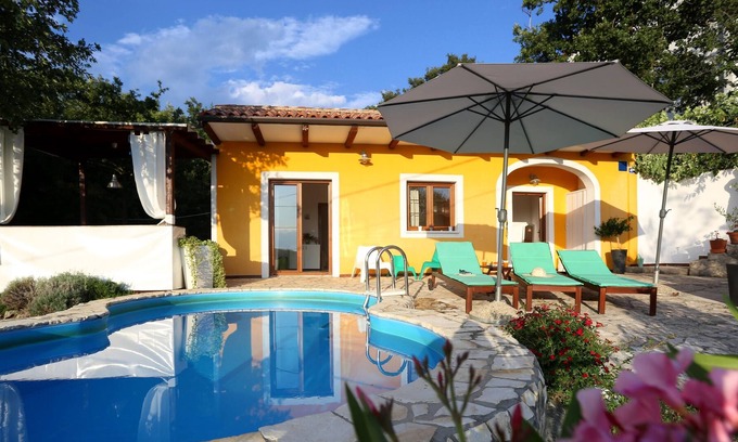Ripenda Verbanci Villa | Homerez - Villa a 3 km de la playa para 6 pers. con piscina en Ripenda Verbanci