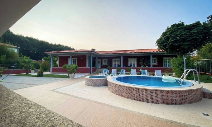 Ponte de Lima Villa | Homerez - Villa en Rebordões, piscina and jacuzzi