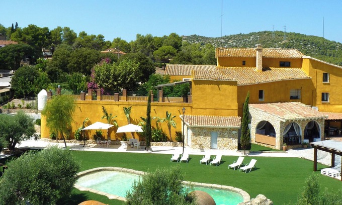 Can Trabal Villa | Homerez - Villa en Can Trabal, Piscina