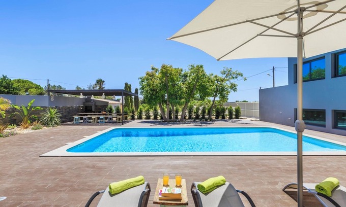 Olhao Villa | Homerez - Villa en Quelfes + vista al mar