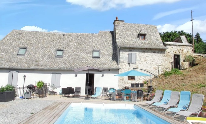 Vieillevie Villa | Homerez - Villa en Vieillevie + piscina privada