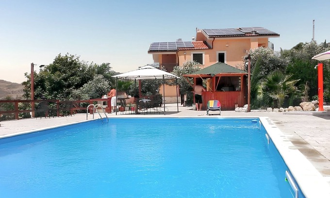 Bompensiere Villa | Homerez - Villa con piscina cerca de Bompensiere