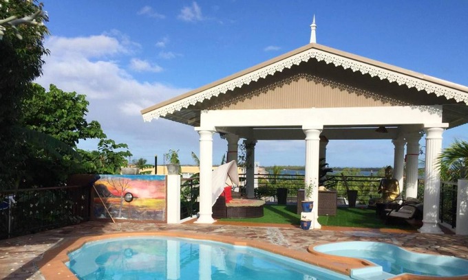 La Gaulette Villa | Homerez - Villa a 6 km de la playa para 4 pers. con piscina, jacuzzi y jardín