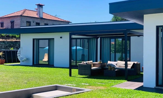 Viana do Castelo Casa | Homerez - Villa con piscina privada en Neiva