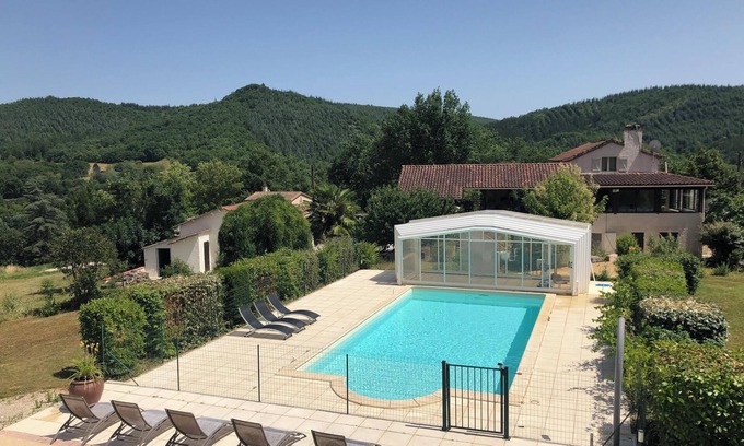 Saint-Gery Casa | Homerez - Casa acogedora en Saint-Géry con piscina compartida