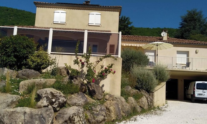 Nant Casa | Homerez - Casa acogedora en Nant con piscina compartida