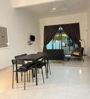 Kampung Dato' Ibrahim Fikri Casa | Homestay Kemaman Fyna04 dekat Pantai Geliga