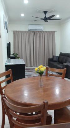 Seri Kembangan Apartamento | Homestay near Mines