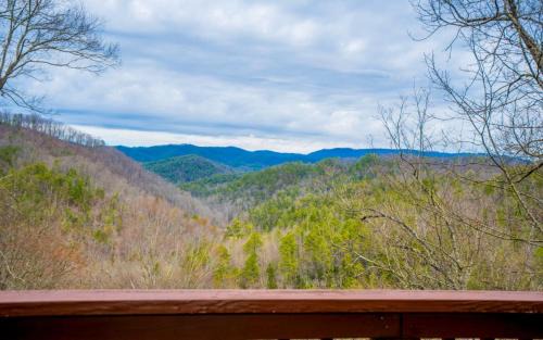 Gatlinburg - Pigeon Forge Villa | Homestead Hideaway