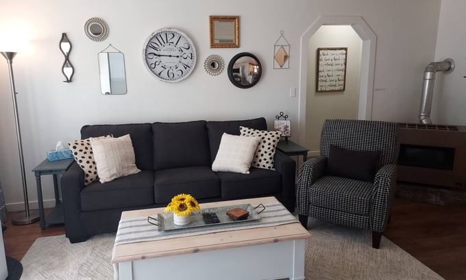 Albany Cabaña | Hometown FAVE - Spacious 2-BDRM Cottage Near Downtown Albany & Close to OSU