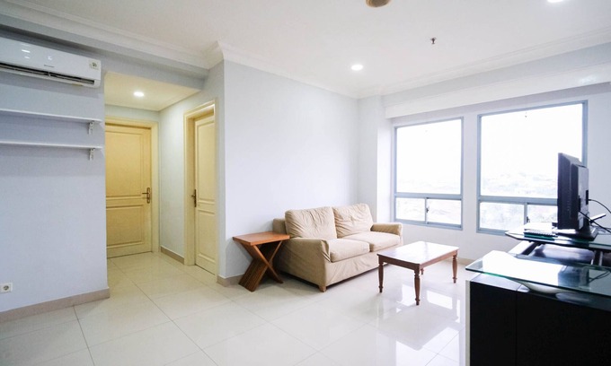Suko Manunggal Apartamento | Homey 2Br With Extra Room At Taman Beverly Apartment
