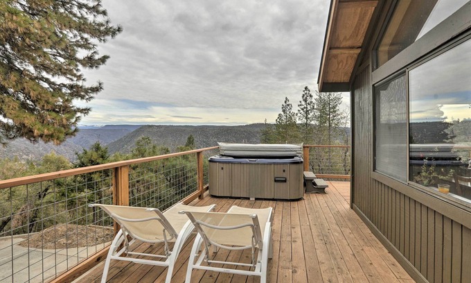 Colfax Apartamento | Homey Colfax Getaway w/ Private Hot Tub!